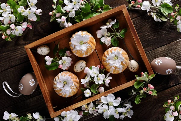 Homemade Mini Ring Cakes Powdered Sugar Wooden Tray Fresh Branches — Stock Photo, Image