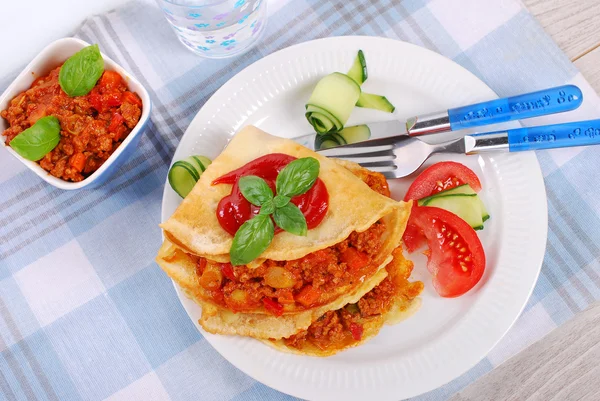 Pancakes filled with minced meat and vegetables — Stock Photo, Image