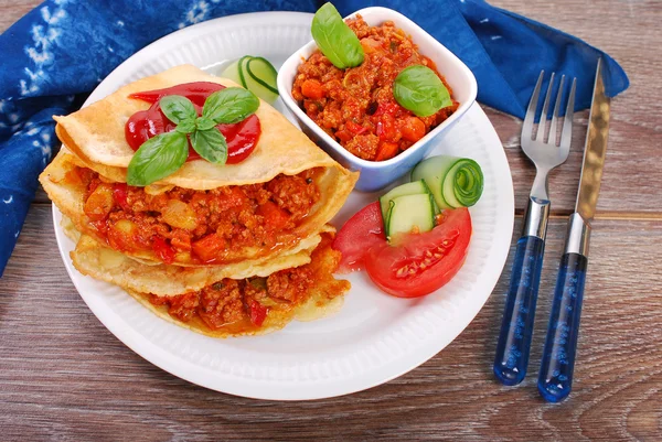 Pancakes filled with minced meat and vegetables — Stock Photo, Image