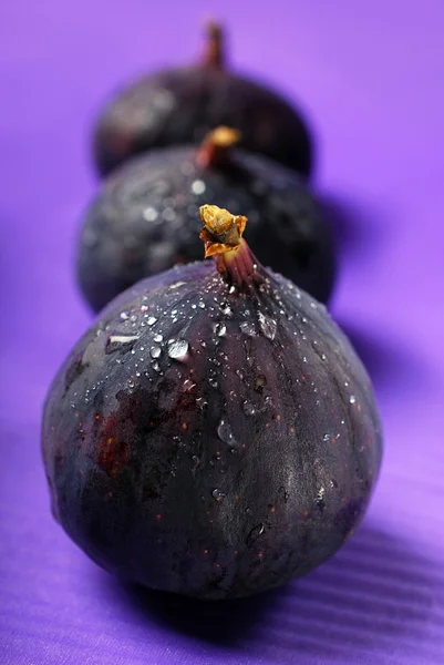 Fresh figs in row — Stock Photo, Image