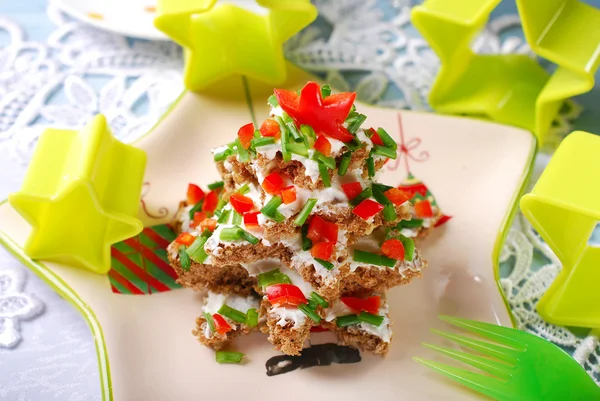 Arbre de Noël fait de pain au fromage et à la ciboulette — Photo