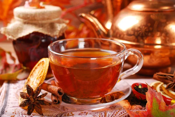 Autumn tea with spices and honey — Stock Photo, Image