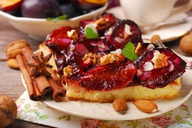 parça ile baharat ve kuruyemiş kuru üzümlü kek