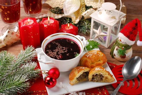 Borscht rosso e pasticcini per la vigilia di Natale — Foto Stock