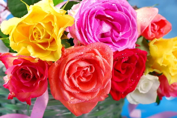 Colorful roses in wicker basket — Stock Photo, Image