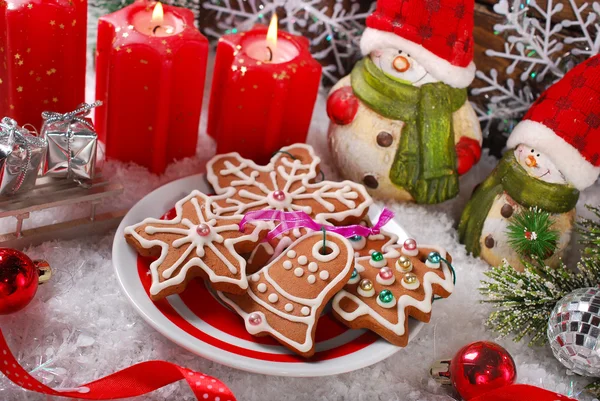 Christmas decoration with gingerbread cookies — Stock Photo, Image