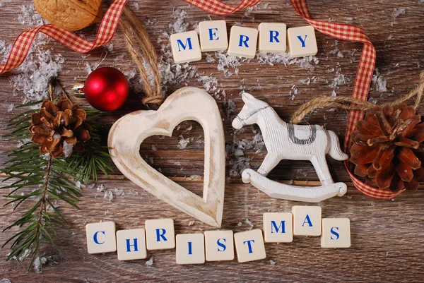 Feliz tarjeta de felicitación de Navidad sobre fondo de madera —  Fotos de Stock