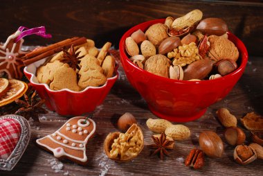 Noel çerezleri ve fındık çeşitler 
