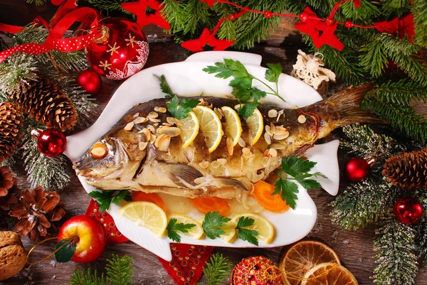 Roasted carp stuffed with vegetables for christmas — Stock Photo, Image