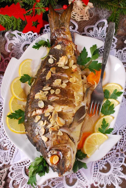 Roasted carp stuffed with vegetables for christmas — Stock Photo, Image