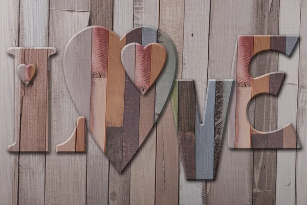 Trä bokstäver kärlek med hjärtan — Stockfoto