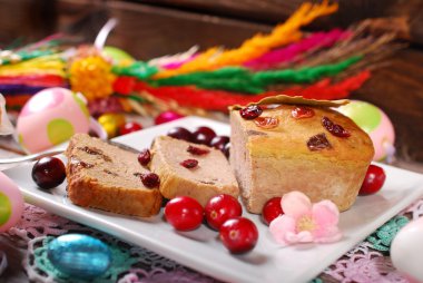 Kaz pate ile kızılcık Paskalya için