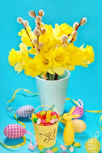 Easter decoration with egg shaped candies in bucket and rabbit f — Stock Photo, Image