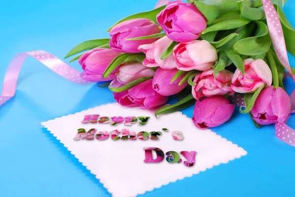 Bunch of pink tulips and card for mom — Stock Photo, Image