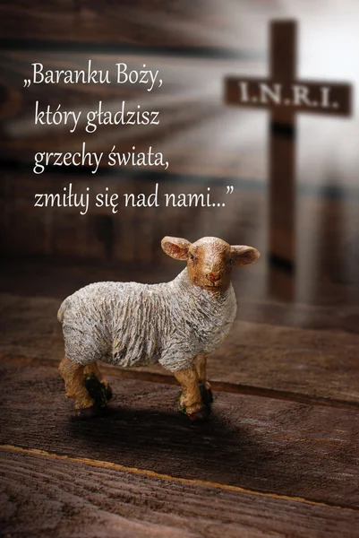 Concept de Pâques avec texte en polonais, agneau et symbole de croix — Photo