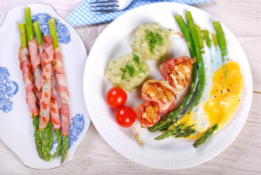 yeşil kuşkonmaz pişmiş yumurta ile akşam yemeği