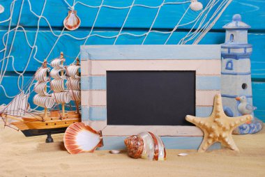 yazı tahtası ile deniz çerçeve