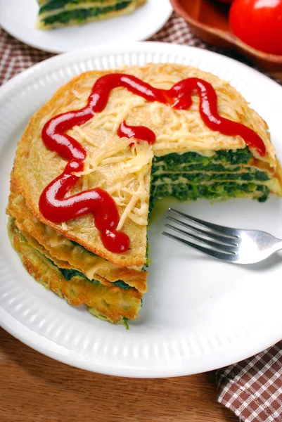 Pancake cake with spinach — Stock Photo, Image