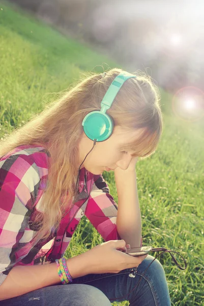 Girl listening music on the meadow in vintage style — Stock Photo, Image