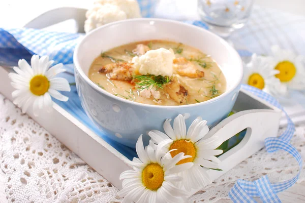 Cauliflower cream soup with chicken and parmesan cheese — Stock Photo, Image