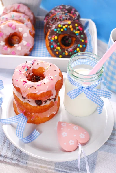 Homemade donuts and milk — Stock Photo, Image