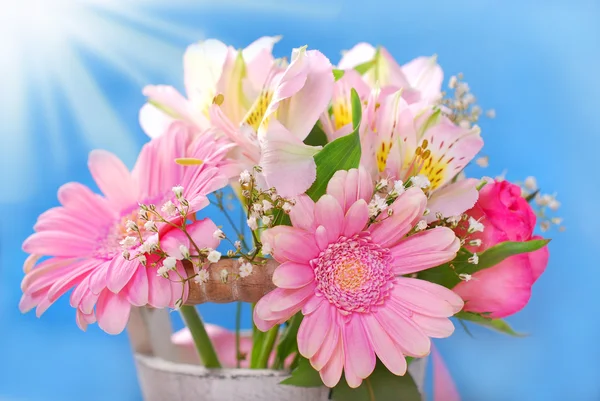 Grono piękne różowe kwiaty — Zdjęcie stockowe