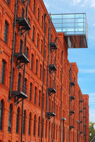 Old factory building in Manufactura rebuilt as a hotel in Lodz — 图库照片