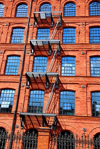 Old factory building in Manufactura rebuilt as a hotel in Lodz — Stock Photo, Image