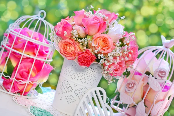 Wedding decoration with rose bouquet — Stock Photo, Image