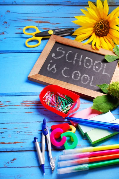 Escuela es fresco frontera —  Fotos de Stock