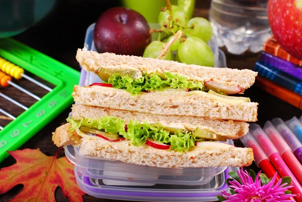 Sándwiches de pan tostado para el desayuno escolar — Foto de Stock