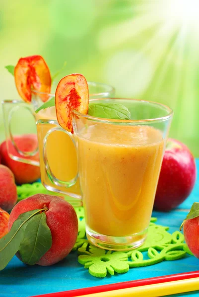 Peach and apple smoothie — Stock Photo, Image