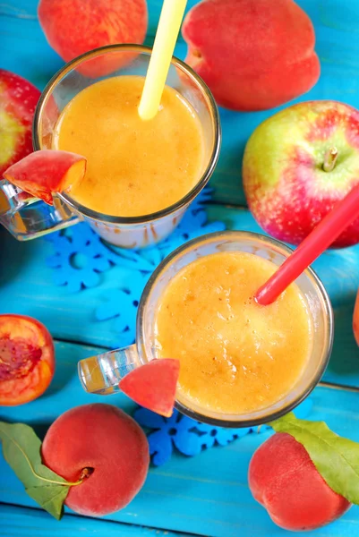 Peach and apple smoothie — Stock Photo, Image