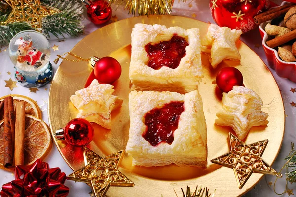 Christmas puff pastry cookies with cranberry — Stock Photo, Image