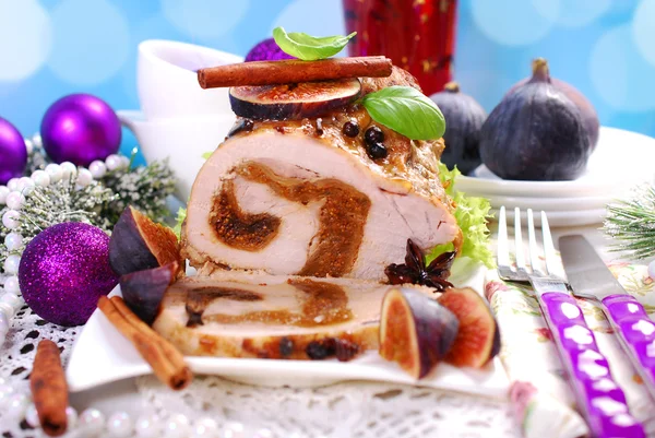 Longe de porc farcie aux figues pour Noël — Photo