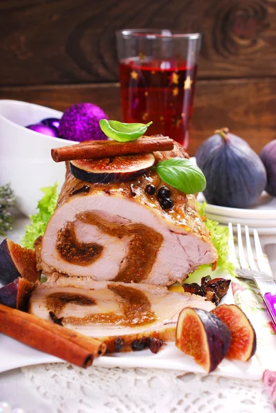 Schweinelende gefüllt mit Feigen zu Weihnachten — Stockfoto