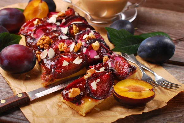 Homemade plum cake with walnuts and almonds — Stock Photo, Image