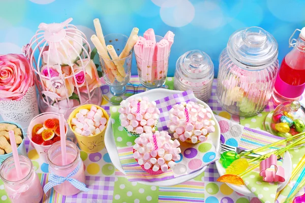 Mini-Marshmallow-Cupcakes für Geburtstagsfeier — Stockfoto