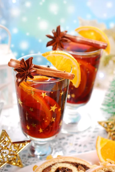 Vino caliente con especias para Navidad — Foto de Stock