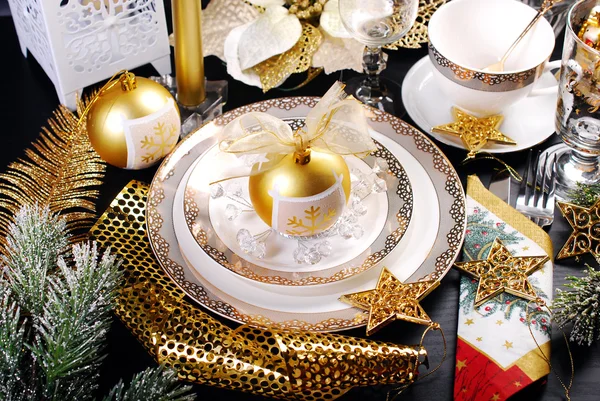 Decoração de mesa de natal em estilo glamour — Fotografia de Stock