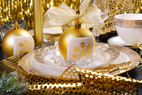 Christmas table decoration in glamour style — Stock Photo, Image