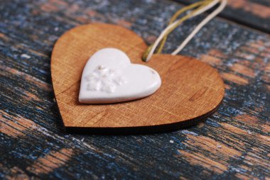 eski püskü eski arka plan üzerinde ahşap kalp