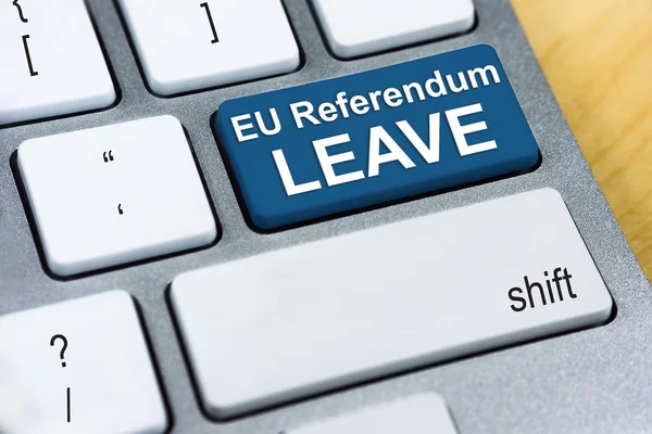 Palabra escrita Referéndum de la UE MANTENER en el botón azul del teclado. Brexit Reino Unido Concepto de referéndum UE — Foto de Stock