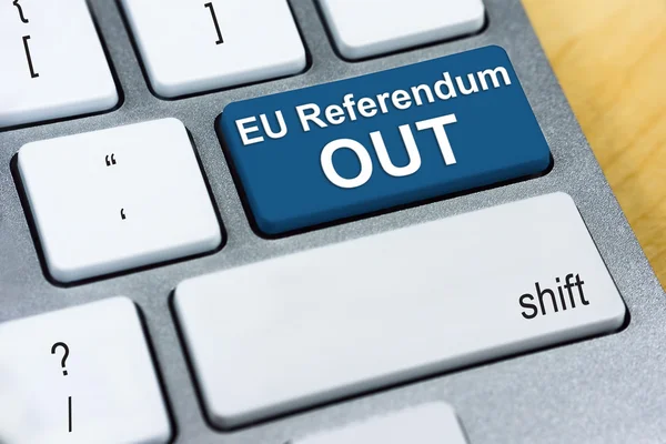 Palavra escrita EU Referendum OUT no botão azul do teclado. Brexit UK Conceito de referendo da UE — Fotografia de Stock
