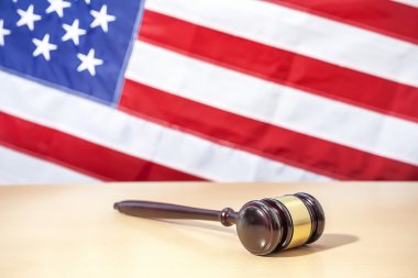 Amerikan bayrağı bir arka plan üzerinde tokmak