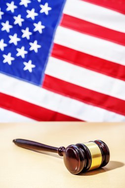 Amerikan bayrağı bir arka plan üzerinde tokmak