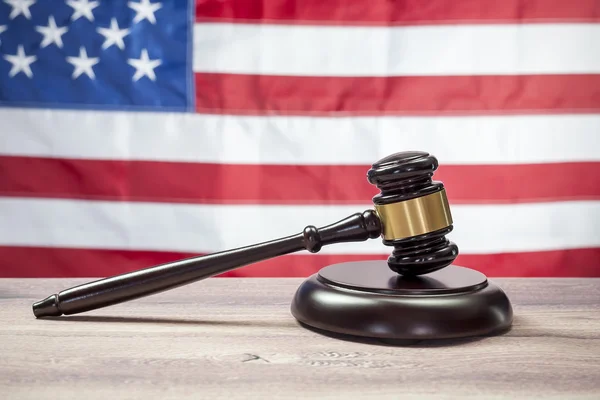 Gavel on Wooden tables, USA flag — Stock Photo, Image