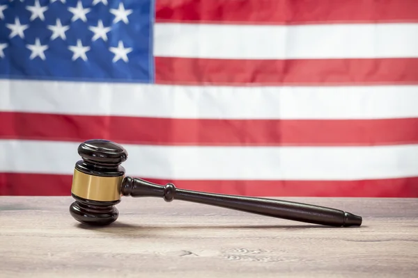 Gavel on Wooden tables, USA flag — Stock Photo, Image