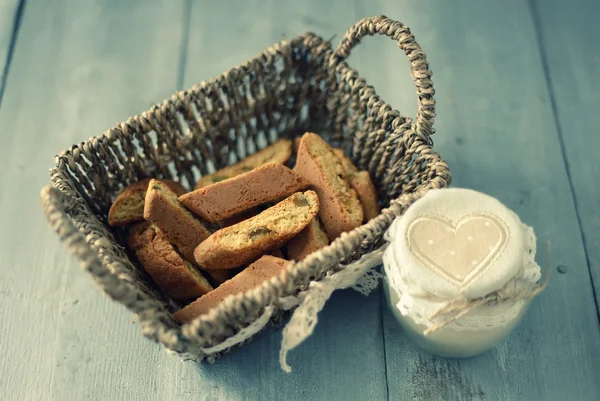 Tarro y galleta — Foto de Stock