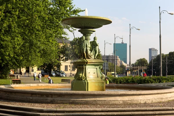 The fountain in the square Battalion Scout in Warsaw, Poland — Stock Photo, Image